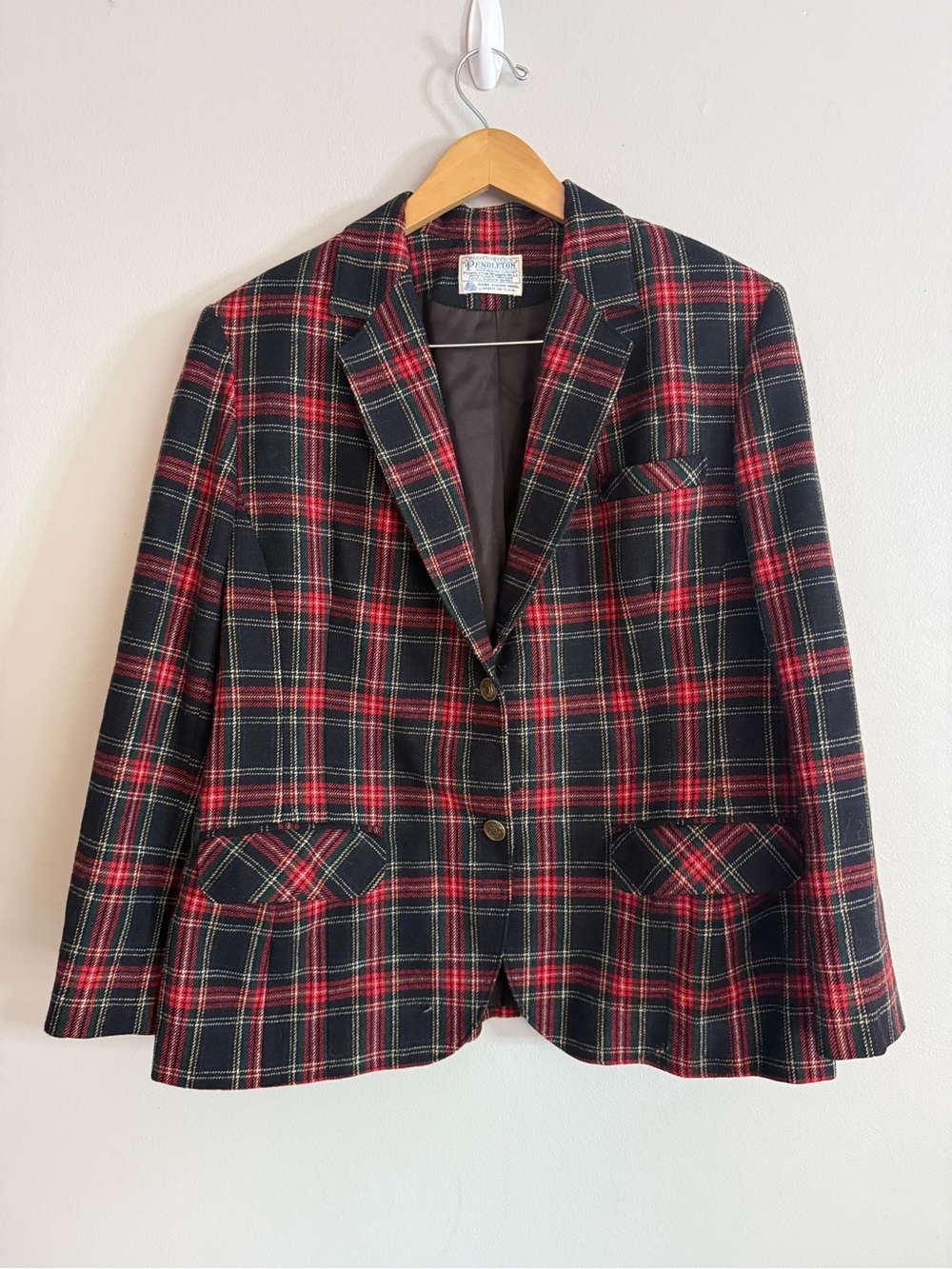 Pendleton women’s L vintage Black and Red Plaid Wool Blazer